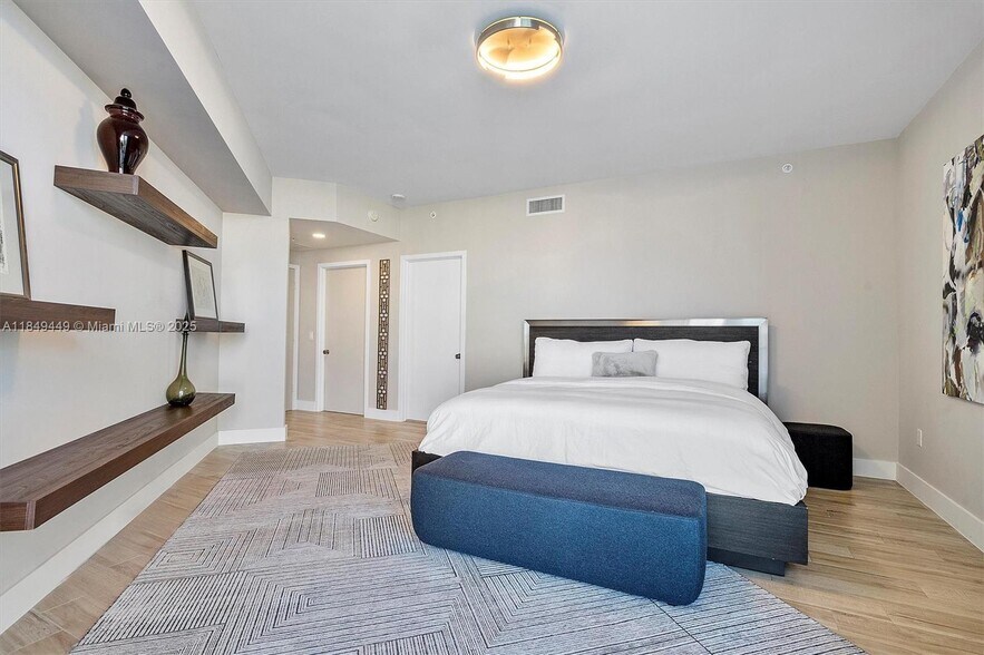 Building Photo - 17301 Biscayne Blvd