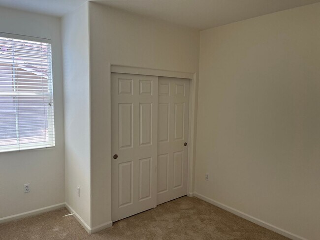 Building Photo - Bright Corner 3BD/3BA Townhome Near BART & Great Mall!