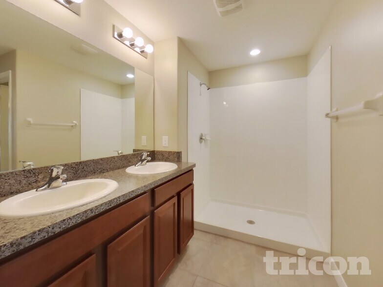 Building Photo - 17235 White Mangrove Dr