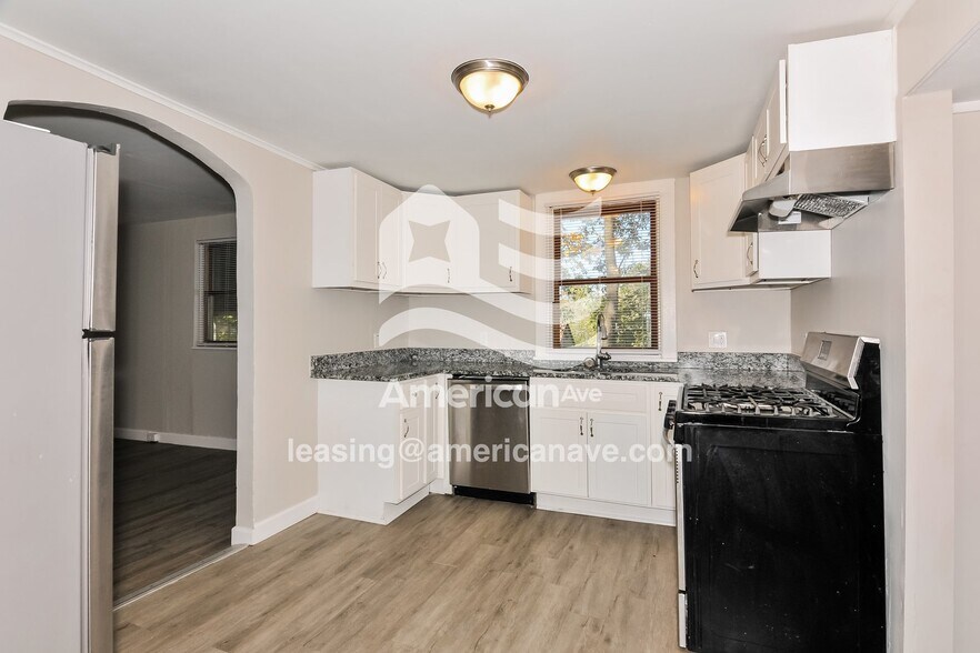 Building Photo - 2414 Gass Ave