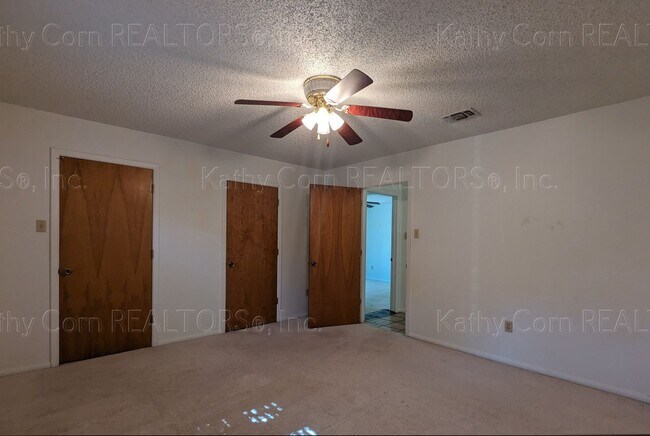 Building Photo - Two Bedroom Home