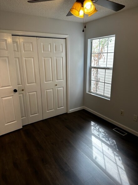 Building Photo - 119 Rockyreef Cir