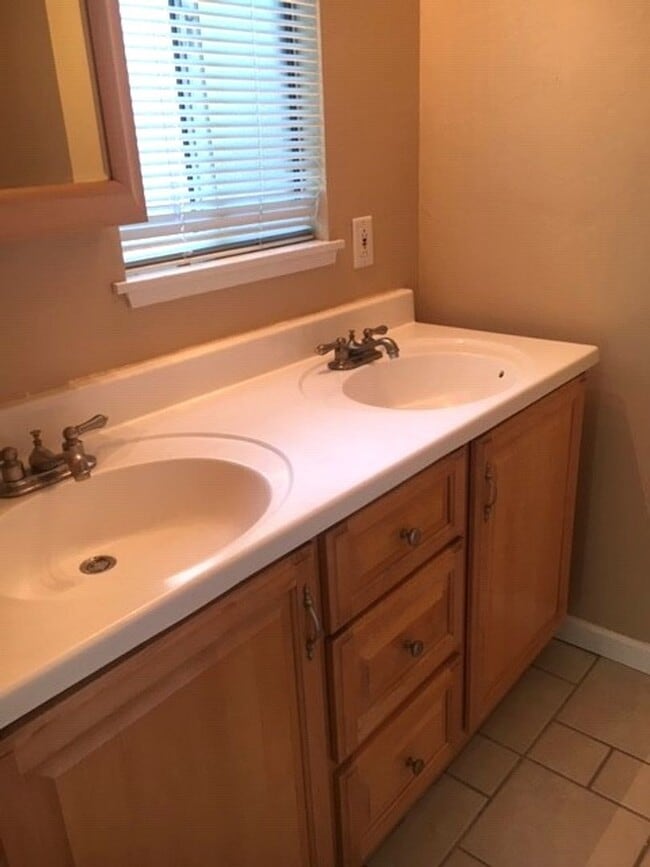 Building Photo - Perfect Location Near Cal Poly - Two Bed - Large Yard!