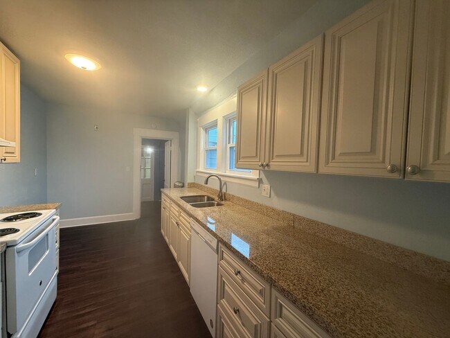 Building Photo - 597 Beech St