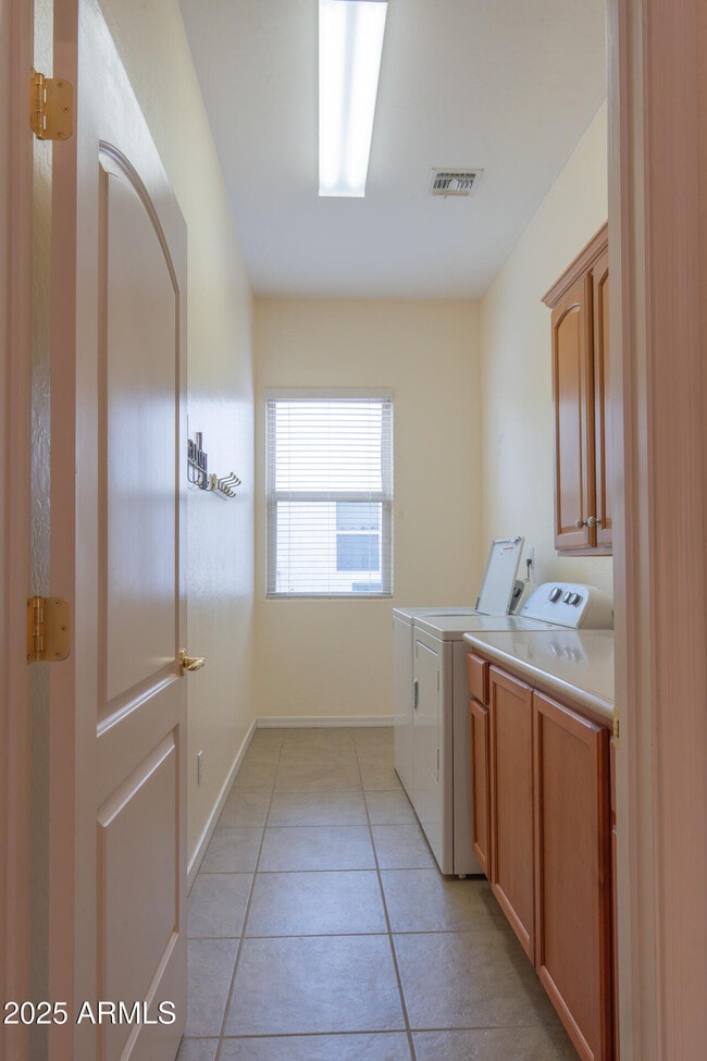 Building Photo - 13417 W La Vina Dr