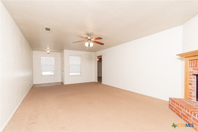 Building Photo - 3902 Bolivar Dr