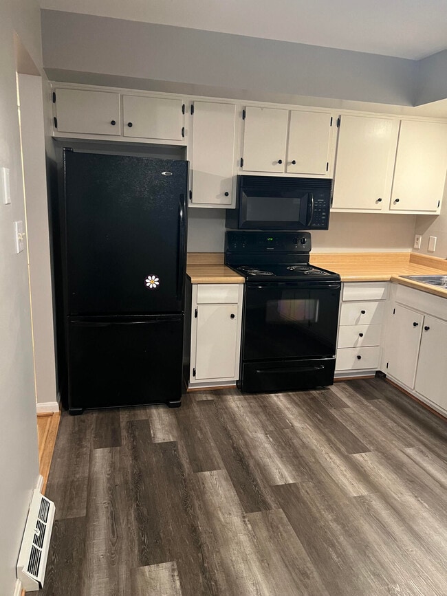 Building Photo - 4019 Winnepeg Way