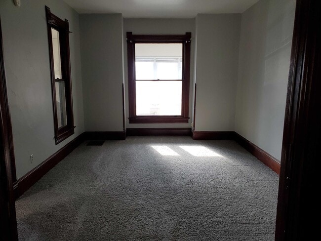 Building Photo - 1105 Ave F