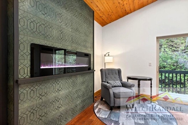Building Photo - Stunning Emigration Canyon Home - Spacious...