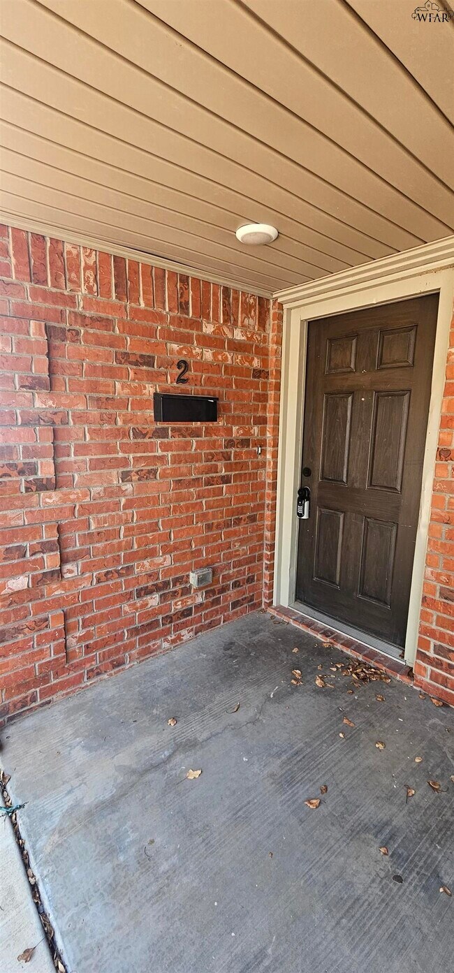 Building Photo - 2947 Cunningham Dr