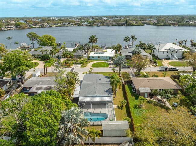 Building Photo - 711 Bayshore Dr