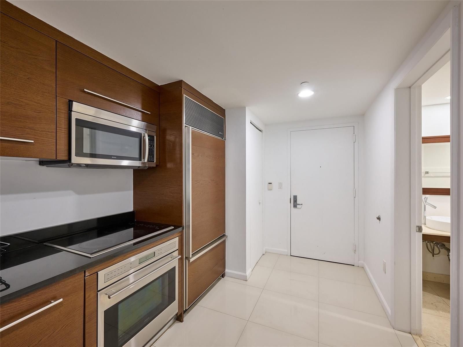 Building Photo - 495 Brickell