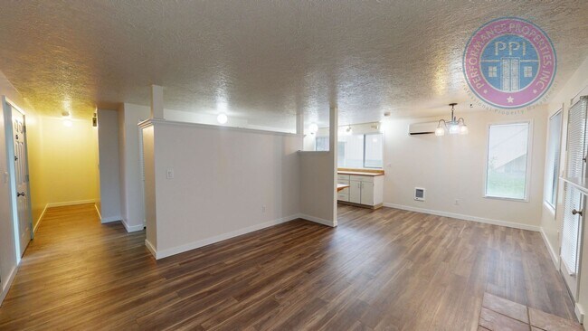 Building Photo - hol7107