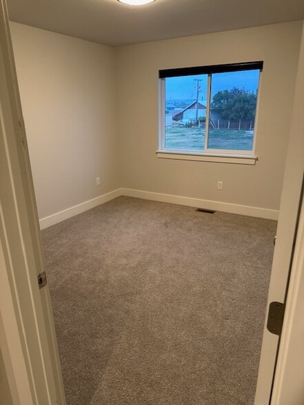 Bedroom - 205 Manhattan South Rd