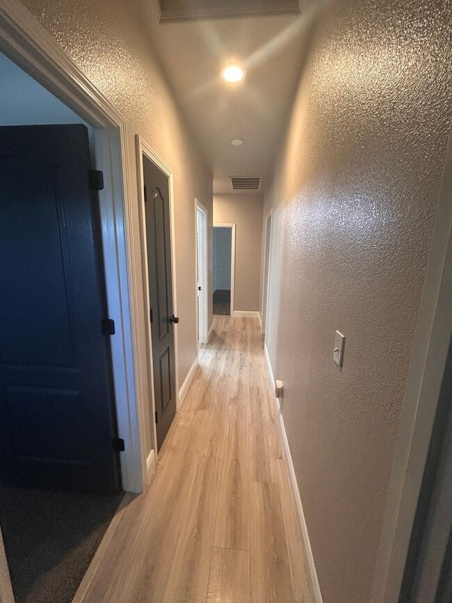 Building Photo - Designer living with extra solar panels in North Hanford.