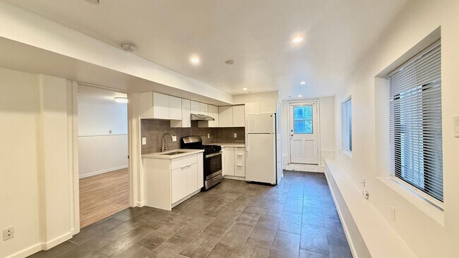 Building Photo - LT11MAIN