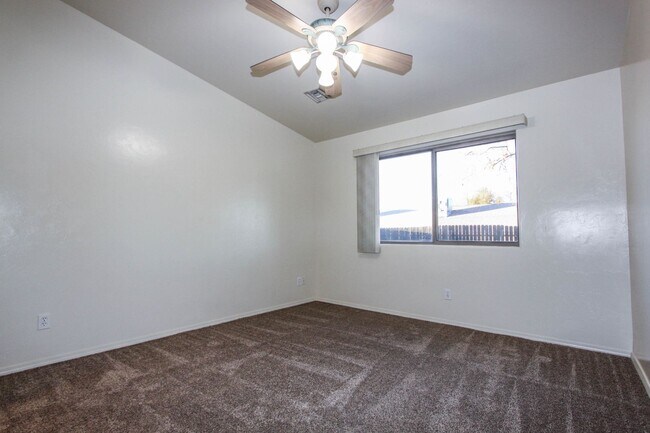Building Photo - 8509 E Leigh Dr