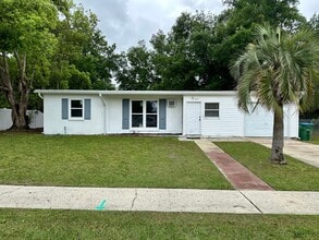 Building Photo - Check Out This Affordable and Centrally Located Deltona Property For Lease!