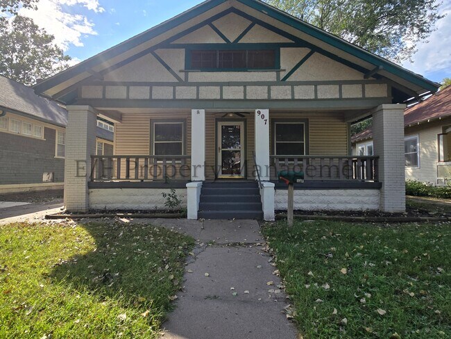 Primary Photo - 907 N Faulkner St