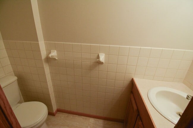 Building Photo - 3 Bed 1.5 Bath Home near Valleyhigh Dr For...