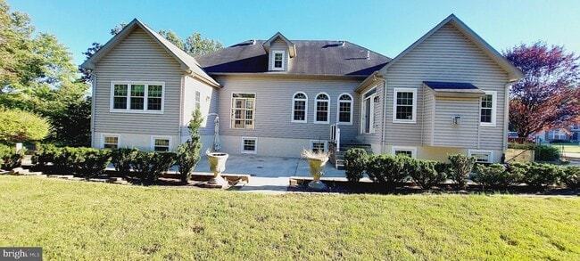 Building Photo - 9008 Doris Dr