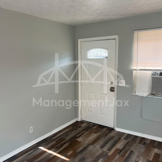 Building Photo - 7216 Ken Knight Dr W