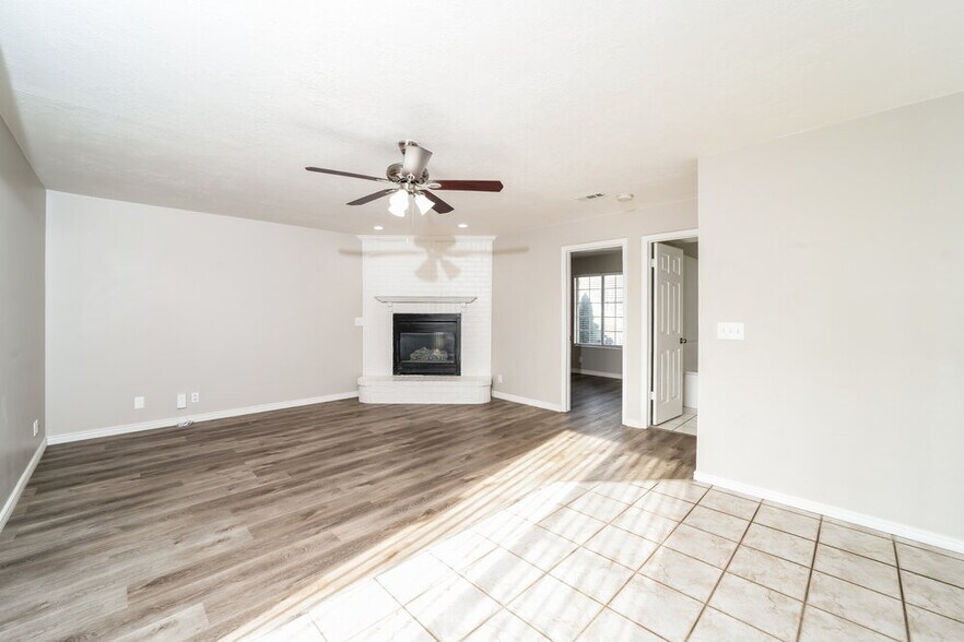 Building Photo - 1279 Morning Sun Dr