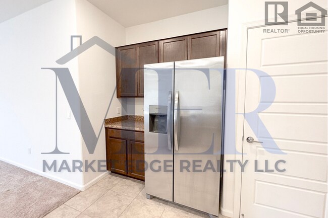 Building Photo - 4Bed/4Bath House w/2 Car Gar in Tucson! $1...