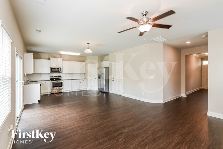 Building Photo - 9317 Sloan Forest Dr