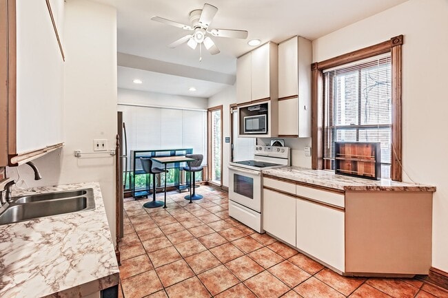 Building Photo - Charming and unique 3 bedroom, 3 bath townhome near Brandywine River and Zoo