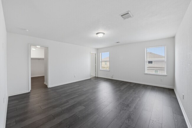 Building Photo - 2518 Boxwood Park