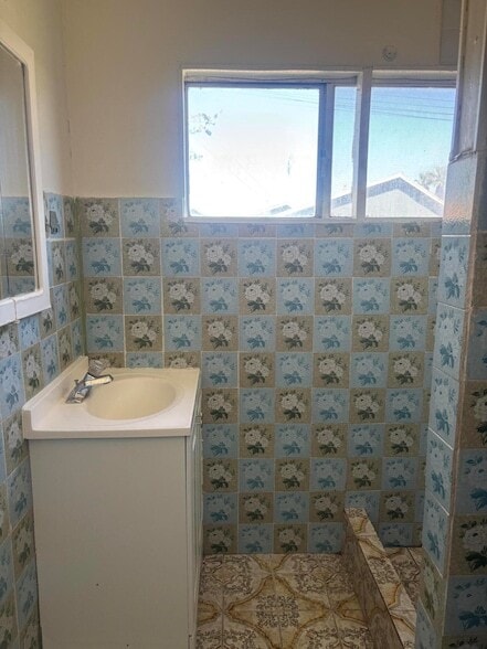 Building Photo - 83632 Manzanita Ave