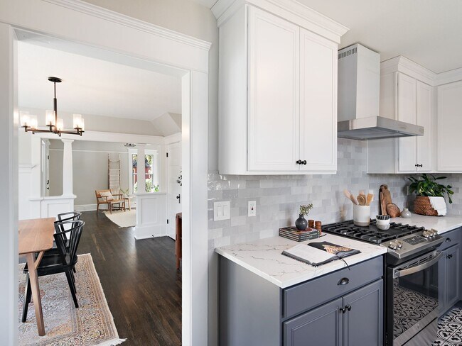 Building Photo - Gorgeous, updated 3-bdr Vernon bungalow w/...