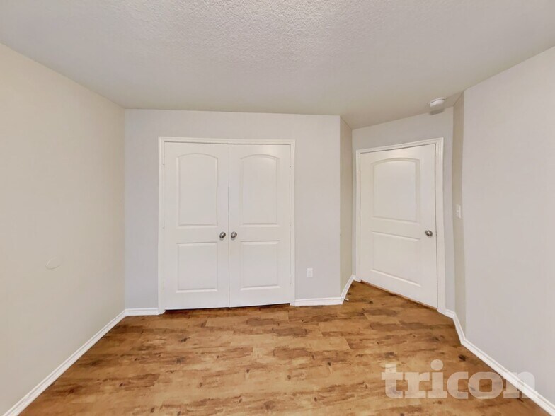 Building Photo - 1937 Briar Grove Dr