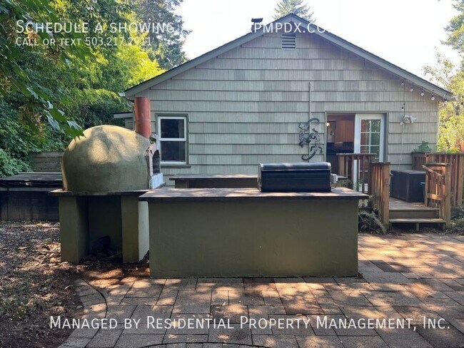 Building Photo - 4512 SW Fairvale Ct