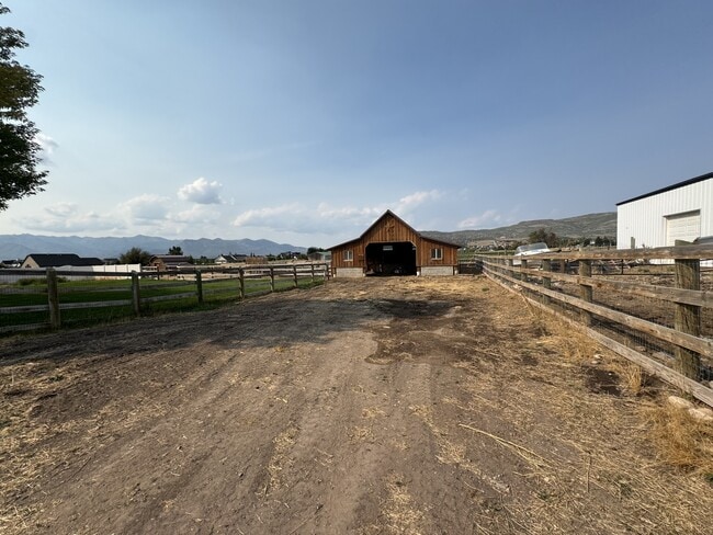 Building Photo - 3171 Horse Thief Dr