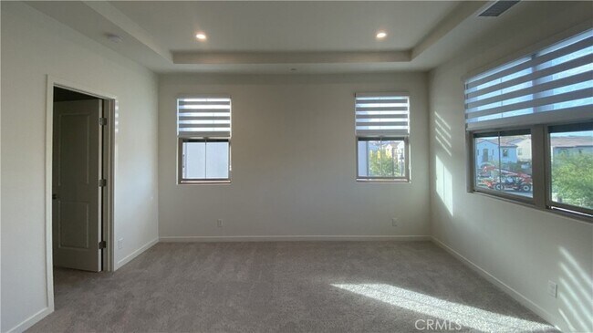 Building Photo - 110 Sunnyside