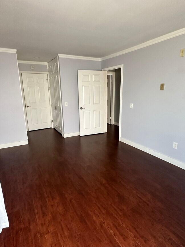 Building Photo - 8036 Linda Vista Rd