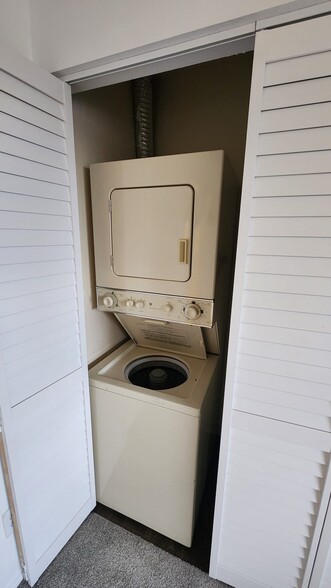 In-unit washer and dryer - 9623 S 248th St