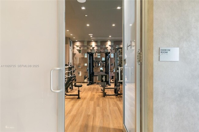 Building Photo - 9940 W Bay Harbor Dr