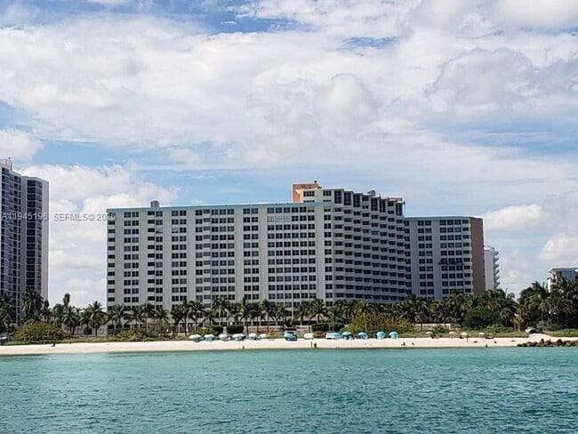 Building Photo - 2899 Collins Ave