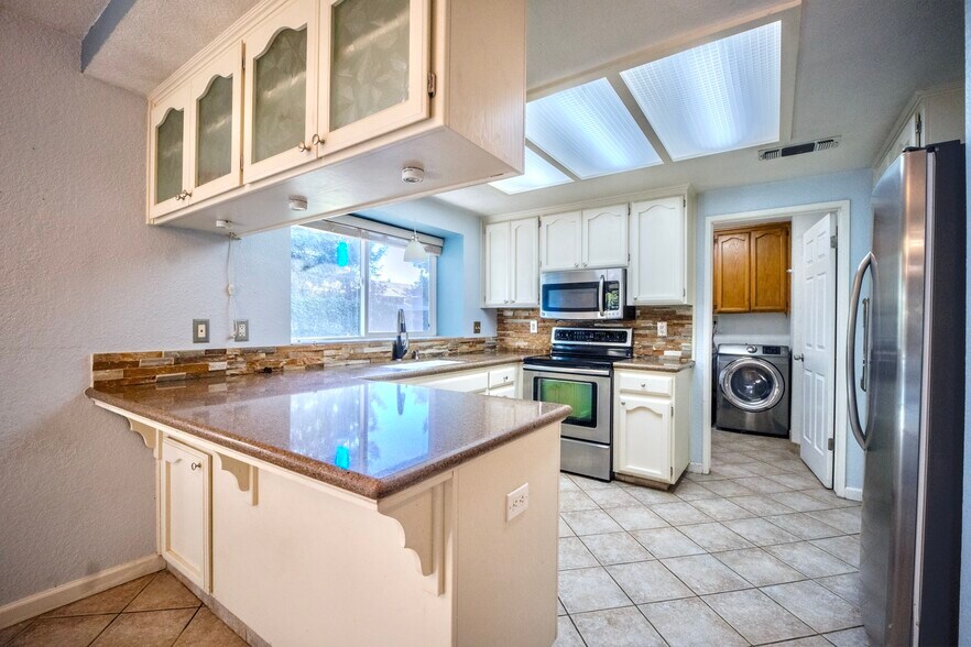 Building Photo - 4404 Bluff Creek Dr
