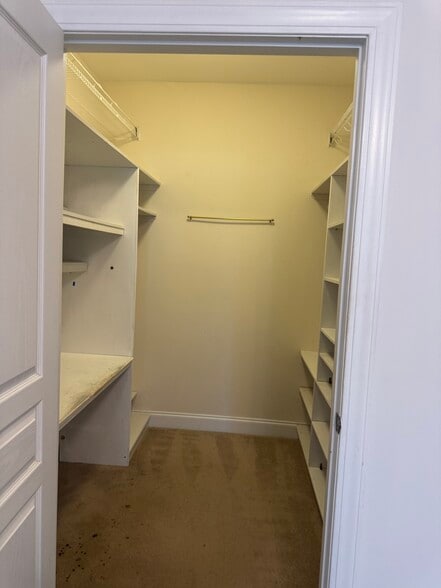 Building Photo - 1025 Riverland Woods Pl