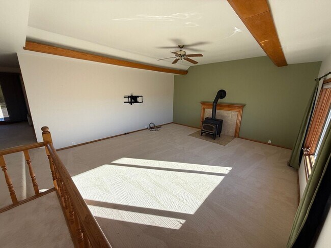 Building Photo - 3 Bed 2 Bath Large Semi-Rural Modern Beautiful Home