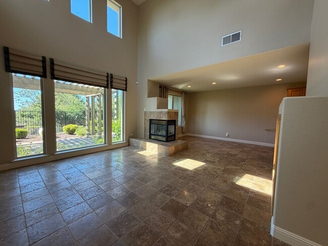 Building Photo - 1014 Gamay Dr