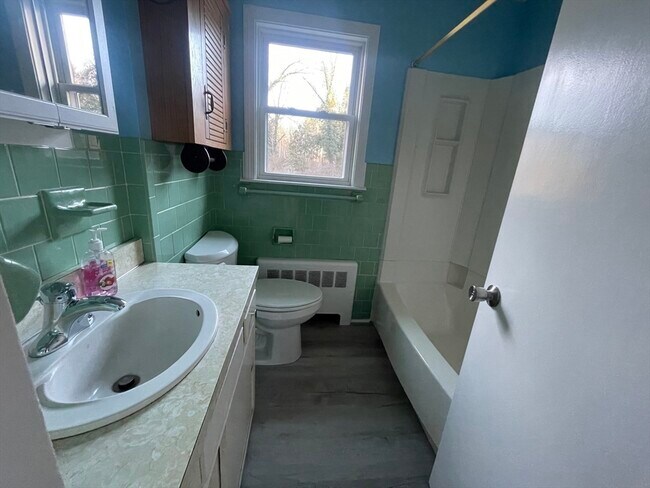 Building Photo - 31 Glenmere St