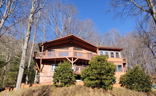 Bottom Floor - 104 Greenwood Ln