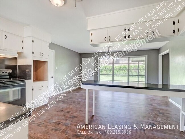 Building Photo - 180 Sparrow Way