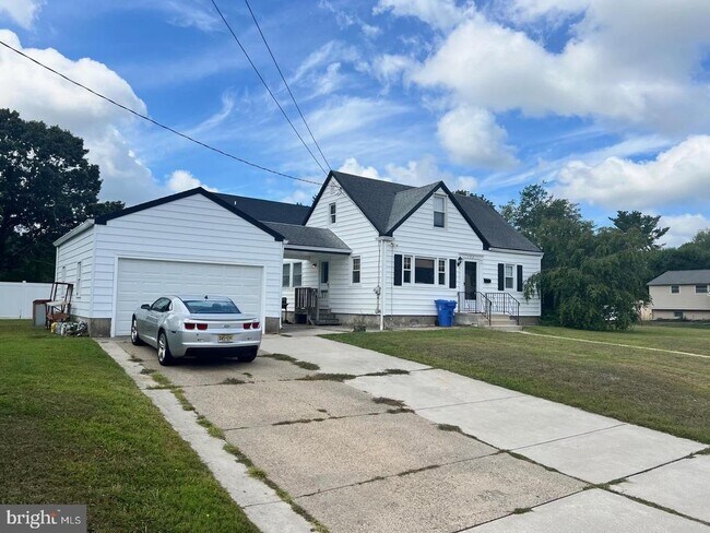 Building Photo - 122 Cornell Rd