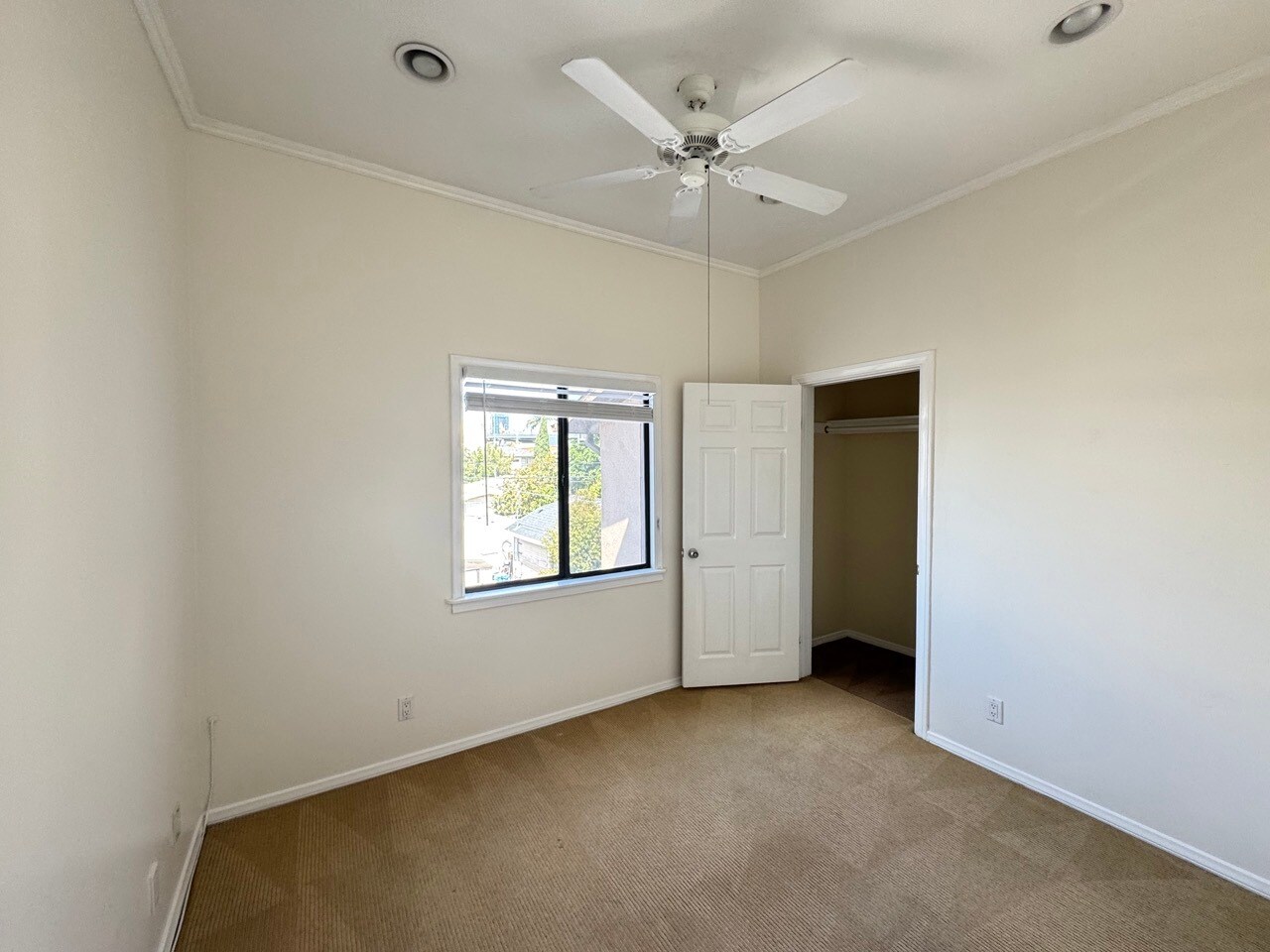 Building Photo - 1341 N Bronson Ave